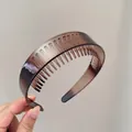 Diadema ancha ámbar oscuro con dientes internos antideslizantes para una fijación segura - Diadema de Ala Ancha Café