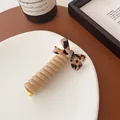 Beigefarbene Spiral-Haarklammer mit Leoparden-Schleife und goldenem Metallverschluss - Khaki Schleife