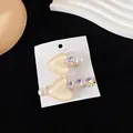Elegantes Haarspangen-Set mit beigen Herzen, Kristallen und Perlen auf Karten - Beiges Herz