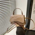 Mini borsa a tracolla chic in vernice beige con manico e finitura lucida - Kaki