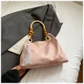 Bolso tote rosa bordado con asa de cuentas de madera y borla larga de seda gris - Rosa