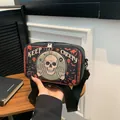 Borsa a tracolla nera con graffiti di teschi Halloween e scritta Keep Creepy - Motivo Teschio E Testo / Stile 3