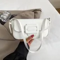 Borsa baguette minimalista in pelle PU bianco avorio con una grande fibbia quadrata - Bianco