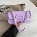 Borsa baguette viola chiaro con elegante fibbia quadrata e tracolla sottile da donna - Viola