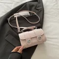 Sac Boston rectangulaire rose en cuir avec ferrures argentées et poignée pour femme - Rose Sans Pendentif