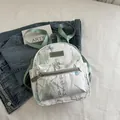 Mini mochila de mariposas blanca con correas verdes y elegantes caligrafías - Sin colgante / Verde