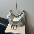 Sac à bandoulière argenté avec chaîne et charmant pendentif mouton en peluche - Argent