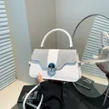 Elegante weiße Unterachseltasche mit glitzernden Strasssteinen und Metall-Steckverschluss - Weiß