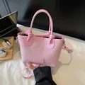 Rosa gewebte Eimertasche mit Lederbesatz und Knotengriff für Damenmode - Rosa