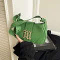 Bolso baguette chic de cuero PU verde con hebilla de metal M y correa ancha con ojales - Verde