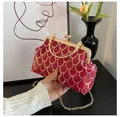Vintage bordeauxrode box tas met gouden pailletten schubben en een metalen frame - Rood