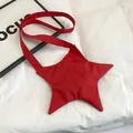 Modieuze rode crossbodytas in stervorm gemaakt van lichtgewicht glanzende stof - Rood