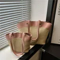 Juego de bolsos tote de paja beige con adornos y asas de cuero rosa para vacaciones - Grande / Rosa Caqui