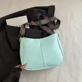 Borsa tote retrò verde menta con tracolla larga bohémien colorata in pelle sintetica - Verde