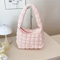 Borsa a tracolla trapuntata rosa chiaro con finitura metallica e design moderno - Rosa