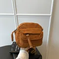 Bolso bandolera de pana marrón con bolsillo frontal y tirador de cremallera tejido - Marrón