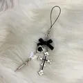Y2K Schmetterling Kreuz Handyband mit schwarzer Schleife und silberner Spritze - Kreuz Handy Kette