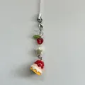 Erdbeerkuchen Perlenanhänger mit Sternen und Herzen für Taschen und Kameras - 1 / Kuchen-Stil