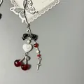 Süßer Kirsch-Anhänger mit Herzperlen, schwarzer Schleife und silbernem Stern für Taschen - Rot Schwarz Kirsche Schlüsselanhänger (A)