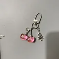 Vintage Kirsche Schlüsselanhänger in Rosa mit silbernem Weihnachtsbaum und D-Ring - Weihnachtsbaum / Rosa