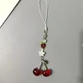 Ciondolo per cellulare con ciliegie in resina rossa, piccolo fiore bianco e gancio metallico - Ciliegia rossa