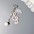 Kreativer rosa Notenschlüssel Schlüsselanhänger mit Punkten und Pompon Anhänger - Rosa Gestreifte Note