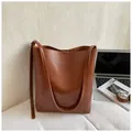 Sac fourre-tout marron en cuir texturé vintage avec fine bandoulière pour le travail - Brun Rouge