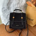 Elegante borsa a tracolla quadrata nera con cuciture bianche e finiture vintage - Nero senza ciondoli
