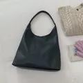 Black lychee grain leather hobo shoulder bag with large capacity for commuting - Black