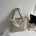 Silver-grey tote bag with golden Chinese mountain embroidery and quilted silk finish - Green