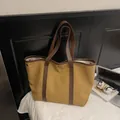 Sac fourre-tout en toile jaune gingembre avec lanières en cuir marron foncé - Kaki