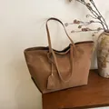 Schicke braune große PU-Leder Einkaufstasche mit Cartoon-Hundeanhänger für den Alltag - Braun