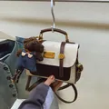 Sac à dos rétro en toile et cuir marron avec un joli pendentif ours en peluche - Blanc Cassé Avec Pendentif