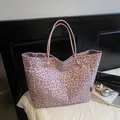 Große Shopper Tasche mit pinkem Leopardenmuster und modisch geknoteten Seilgriffen - Lila