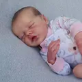 Bambola reborn realistica da 18 pollici con tutina floreale su coperta blu a maglia - Stile A