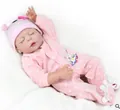 Bambola reborn che dorme in tutina rosa a pois con motivo a coniglio e scarpine bianche - Stile Pagliaccetto Coniglio Pois Rosa (1520-3) / 57cm