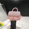 Roze PU crossbody tas met fonkelende strass-steentjes en gouden bit-hardware - Roze