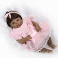 Bambola Reborn africana realistica in abito di pizzo rosa con stampa floreale Sweet Girl - Stile Bambola Nera Vestito Pizzo Rosa / Pelle Scura