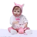 Muñeca bebé reborn realista con ropa de zorro rosa con peluche y accesorio de chupete - Rosa