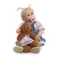 Handgefertigte naturgetreue Silikon-Babypuppe mit Zöpfen und einem braunen Teddybär-Spielzeug - Blau