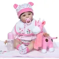 Bambola Reborn realistica con peluche di giraffa rosa e set di accessori per pappa - Rosa