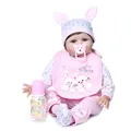 Poupée bébé Reborn réaliste en tenue de lapin rose avec biberon et accessoire tétine - Rose / 55cm