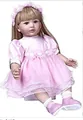 Reborn Prinzessinnenpuppe in rosa Tüllkleid mit Blumenstirnband und weißen Söckchen - Hellbraunes Glattes Haar Rosa Netzkleid Stil