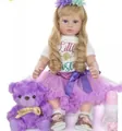 Reborn Kleinkind-Puppe im Little Sister T-Shirt und lila Tüllrock mit Teddybär - Lila Netzrock Bedrucktes T-Shirt Stil