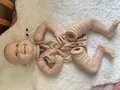 Macro detail van onbeschilderde 22 inch reborn pop onderdelen met hoofd en ledematen - 22 Inch Reborn Pop DIY Bundel (1934)