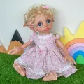 Exotische 40cm Elfenpuppe mit blonden Locken und rosa Blumenkleid auf grünem Rasen - Wie abgebildet