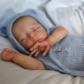 Realistische 18-Zoll-Reborn-Puppe Jude schlafend in blauem Strickoutfit mit Bärenohren - 18 Zoll / Blau Stoff Körper Stil
