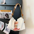 Sac hobo en toile blanche avec imprimé machine à bonbons et bandoulière tressée orange - Rouge