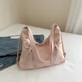 Sac à épaule rose chic avec détails de nœuds et fermetures éclair métalliques - Rose