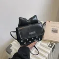 Mini Umhängetasche aus schwarzem PU mit 3D-Schleife und modischem schwarz-weißem Punktmuster - Schwarz